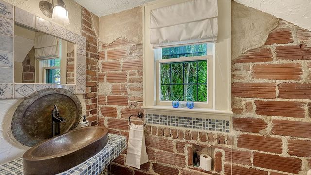 547 N SHORE DRIVE, Sarasota, FL 34234