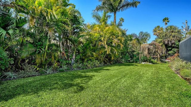 547 N SHORE DRIVE, Sarasota, FL 34234