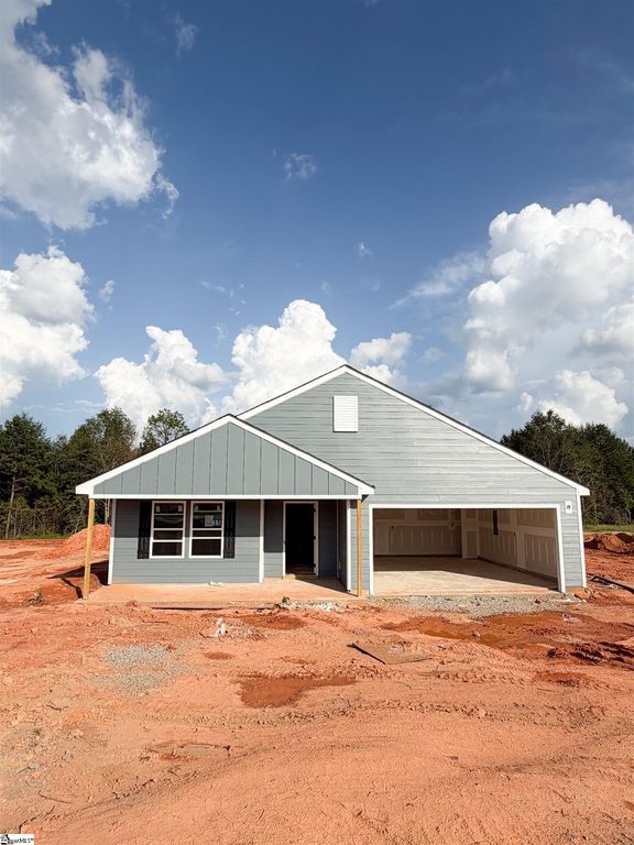 104 Henderson Road, Gray Court, SC 29645