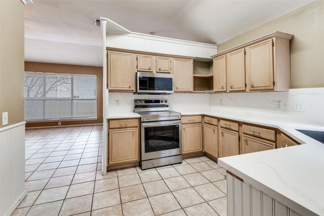 1800 Corvallis Court, Arlington, TX 76006