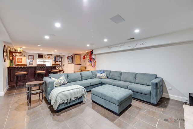 1341 Brophy Avenue, Park Ridge, IL 60068