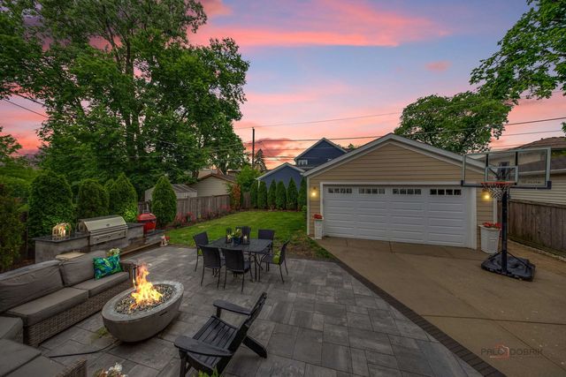 1341 Brophy Avenue, Park Ridge, IL 60068
