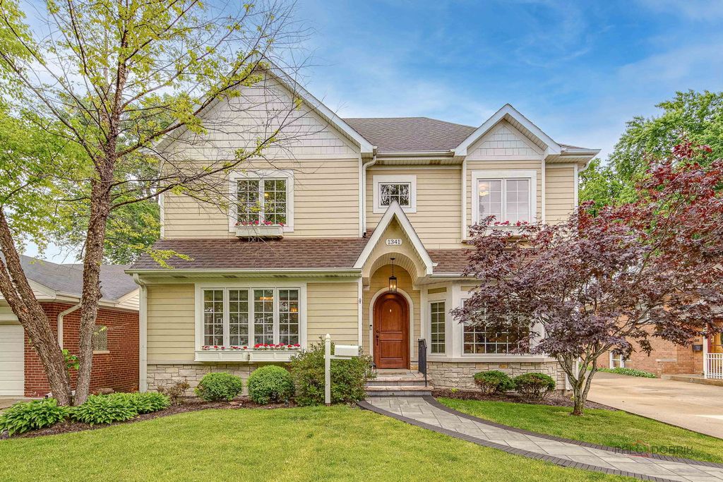 1341 Brophy Avenue, Park Ridge, IL 60068
