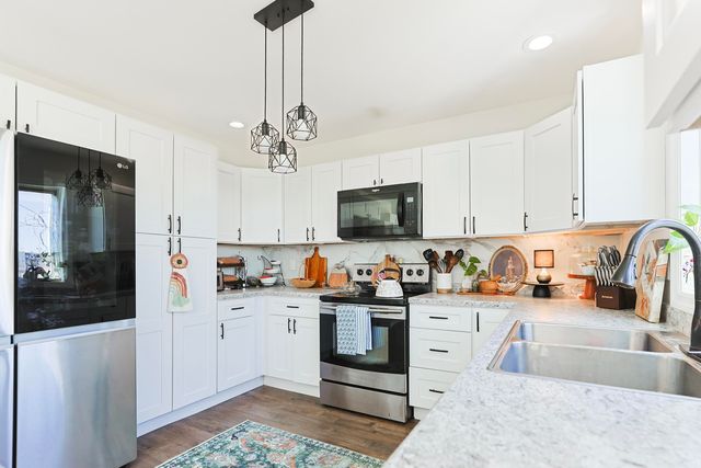 52854 Farmingdale Drive, Granger, IN 46530