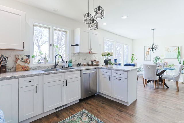 52854 Farmingdale Drive, Granger, IN 46530