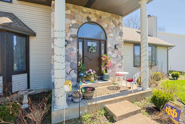 52854 Farmingdale Drive, Granger, IN 46530