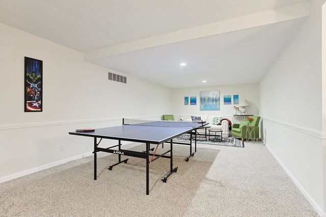 52854 Farmingdale Drive, Granger, IN 46530