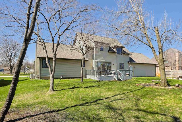 52854 Farmingdale Drive, Granger, IN 46530