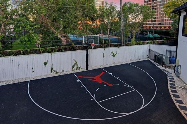 5158 Huckleberry Circle, Houston, TX 77056