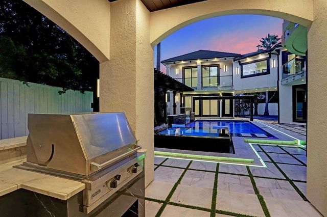 5158 Huckleberry Circle, Houston, TX 77056