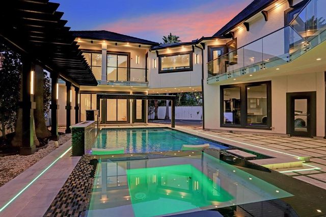 5158 Huckleberry Circle, Houston, TX 77056