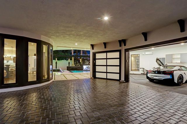 5158 Huckleberry Circle, Houston, TX 77056