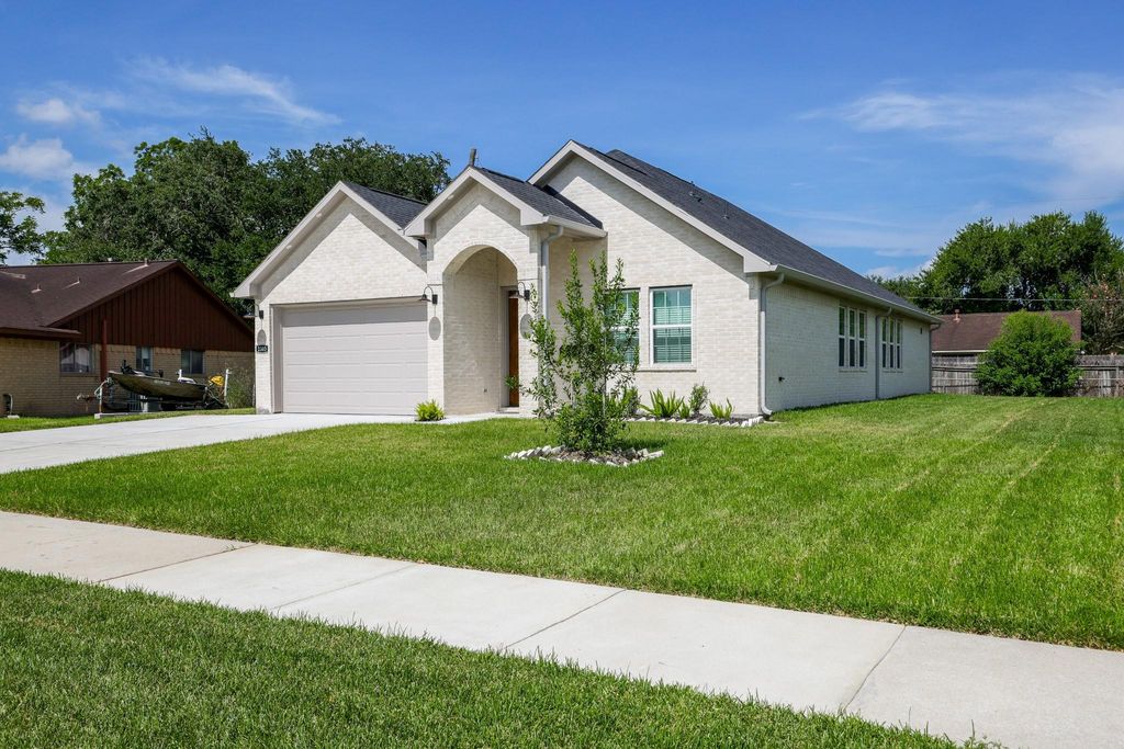 2303 Cunningham Drive, Pearland, TX 77581