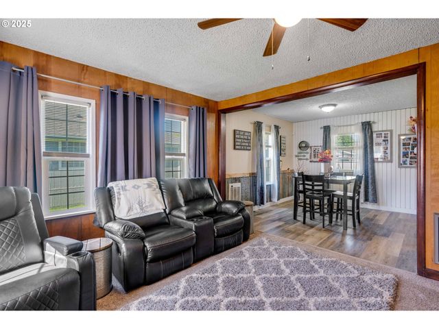 627 15TH Ave, Longview, WA 98632