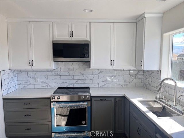 21305 Wren Street, Apple Valley, CA 92308