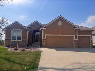 9920 N Manning Avenue, Kansas City, MO 64157