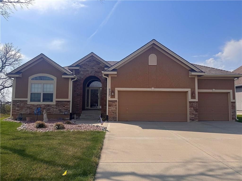 9920 N Manning Avenue, Kansas City, MO 64157