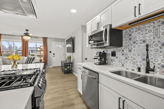 8126 W Glen AVENUE, Milwaukee, WI 53218