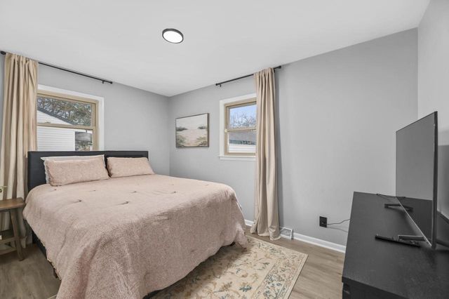 8126 W Glen AVENUE, Milwaukee, WI 53218