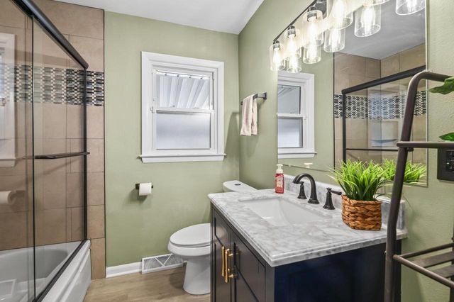 8126 W Glen AVENUE, Milwaukee, WI 53218