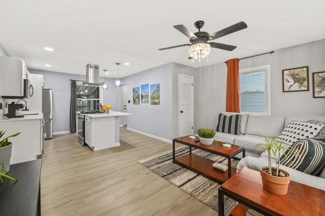 8126 W Glen AVENUE, Milwaukee, WI 53218