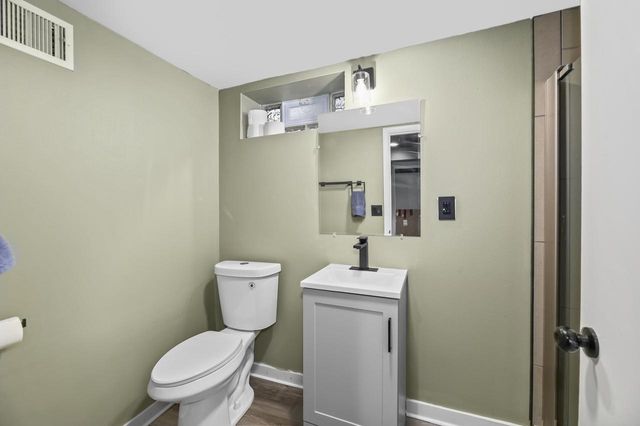 8126 W Glen AVENUE, Milwaukee, WI 53218