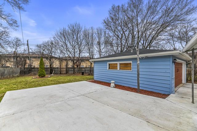 8126 W Glen AVENUE, Milwaukee, WI 53218