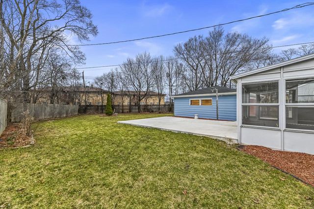 8126 W Glen AVENUE, Milwaukee, WI 53218