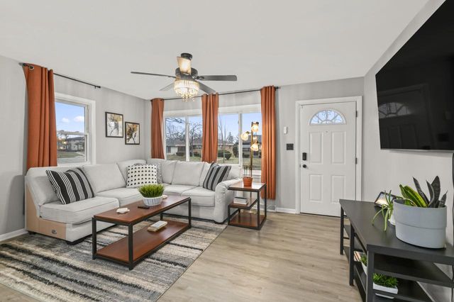 8126 W Glen AVENUE, Milwaukee, WI 53218