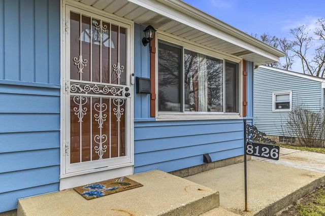 8126 W Glen AVENUE, Milwaukee, WI 53218