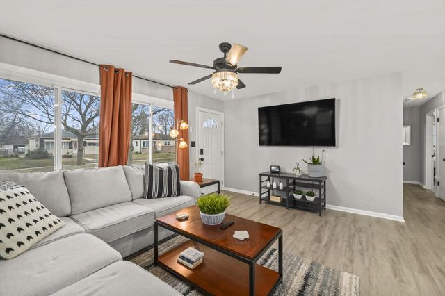 8126 W Glen AVENUE, Milwaukee, WI 53218