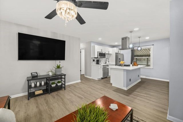 8126 W Glen AVENUE, Milwaukee, WI 53218