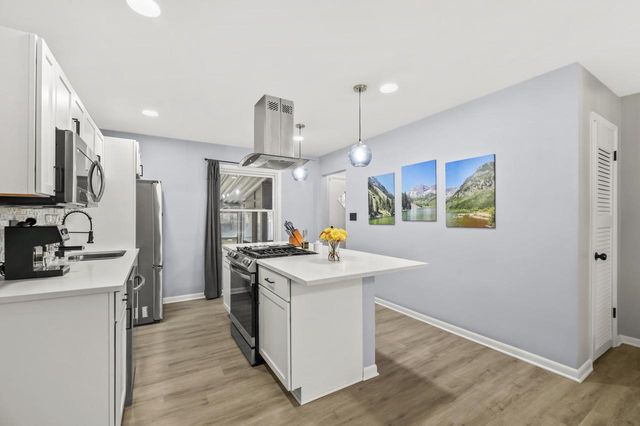 8126 W Glen AVENUE, Milwaukee, WI 53218