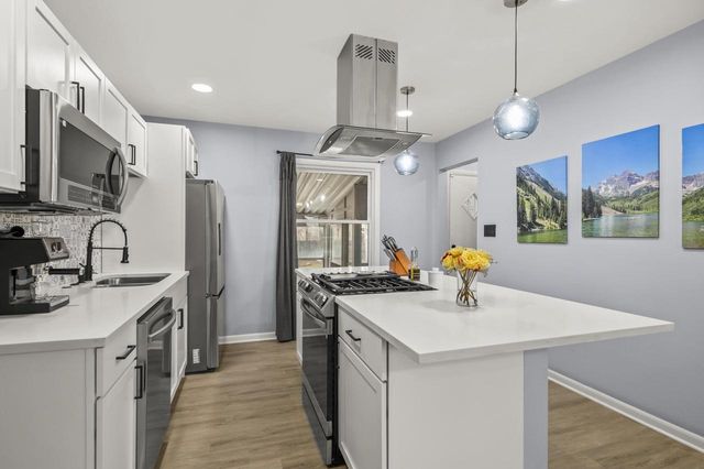 8126 W Glen AVENUE, Milwaukee, WI 53218