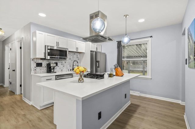 8126 W Glen AVENUE, Milwaukee, WI 53218