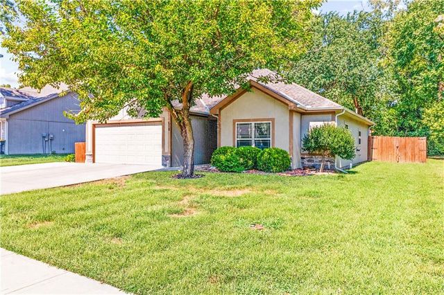 618 NW Walnut Street, Grain Valley, MO 64029