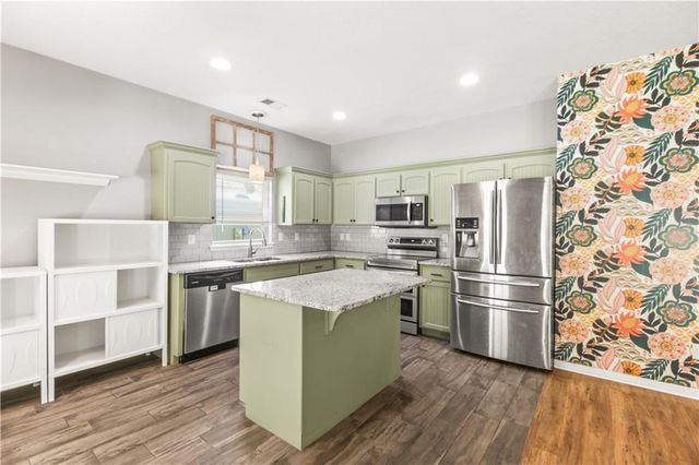 618 NW Walnut Street, Grain Valley, MO 64029