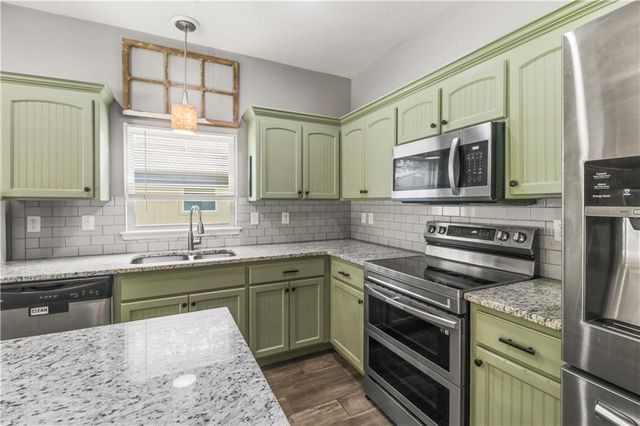 618 NW Walnut Street, Grain Valley, MO 64029