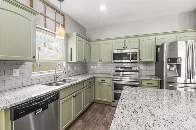 618 NW Walnut Street, Grain Valley, MO 64029