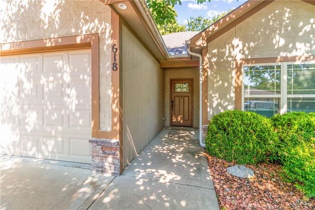 618 NW Walnut Street, Grain Valley, MO 64029