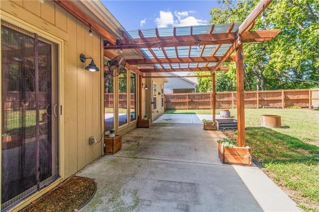 618 NW Walnut Street, Grain Valley, MO 64029
