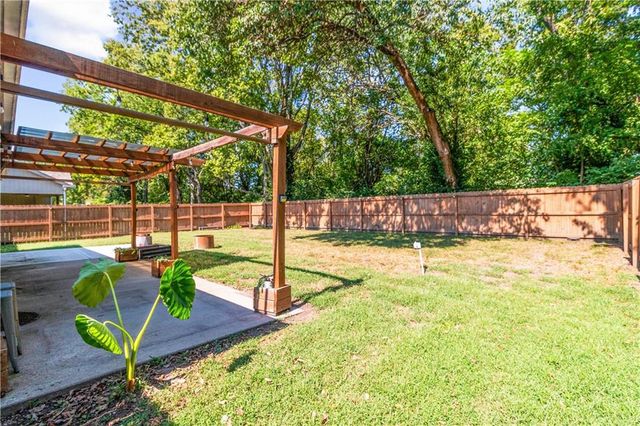 618 NW Walnut Street, Grain Valley, MO 64029