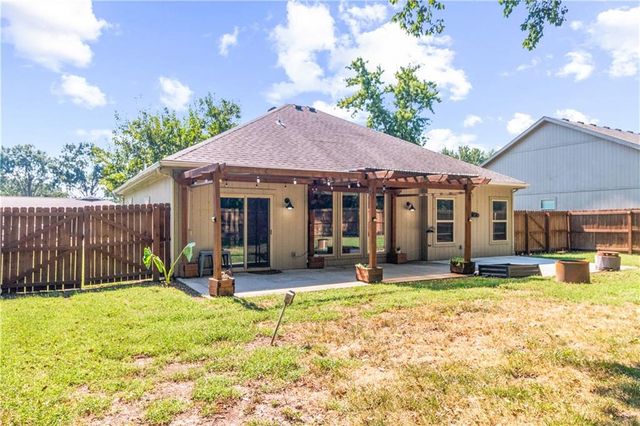 618 NW Walnut Street, Grain Valley, MO 64029