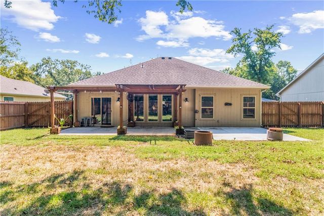 618 NW Walnut Street, Grain Valley, MO 64029