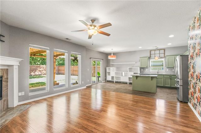 618 NW Walnut Street, Grain Valley, MO 64029