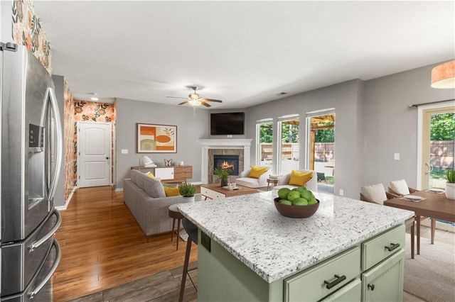 618 NW Walnut Street, Grain Valley, MO 64029