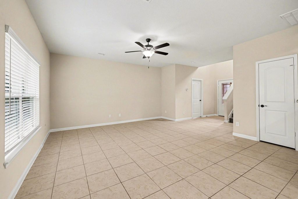 Image 12 of property listing at 7711 Boulder Sunstone Lane, Conroe, TX 77304