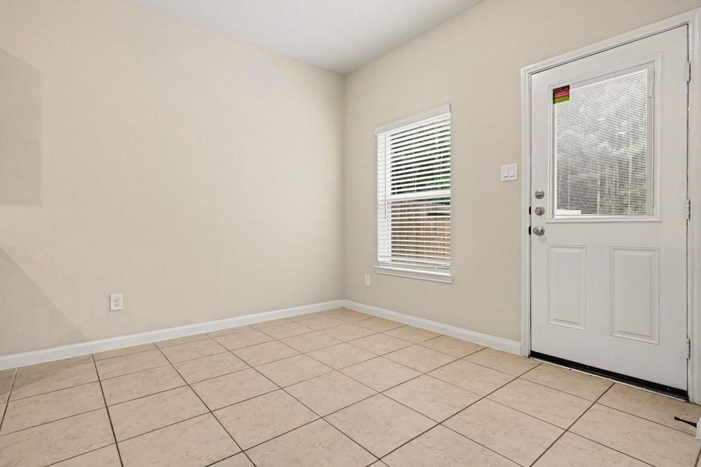 Image 13 of property listing at 7711 Boulder Sunstone Lane, Conroe, TX 77304