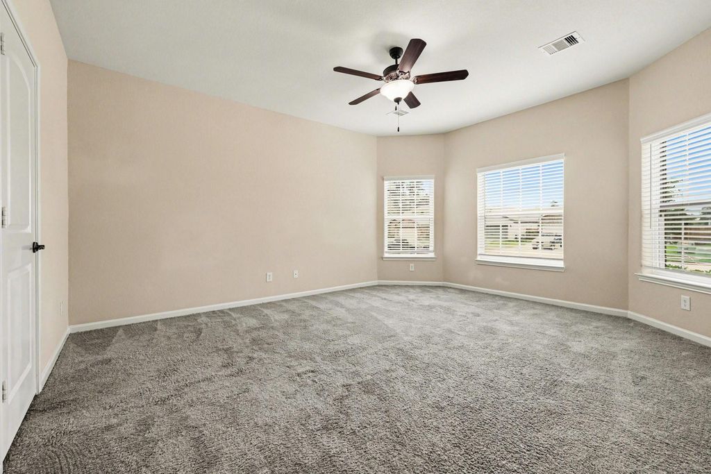 Image 14 of property listing at 7711 Boulder Sunstone Lane, Conroe, TX 77304