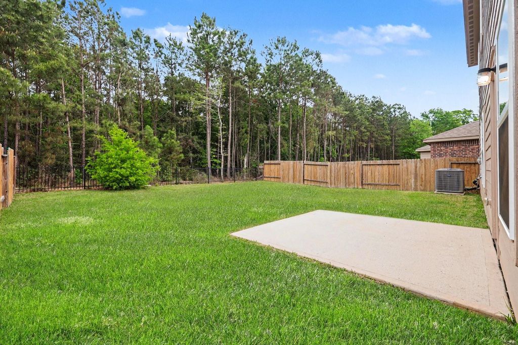 Image 24 of property listing at 7711 Boulder Sunstone Lane, Conroe, TX 77304